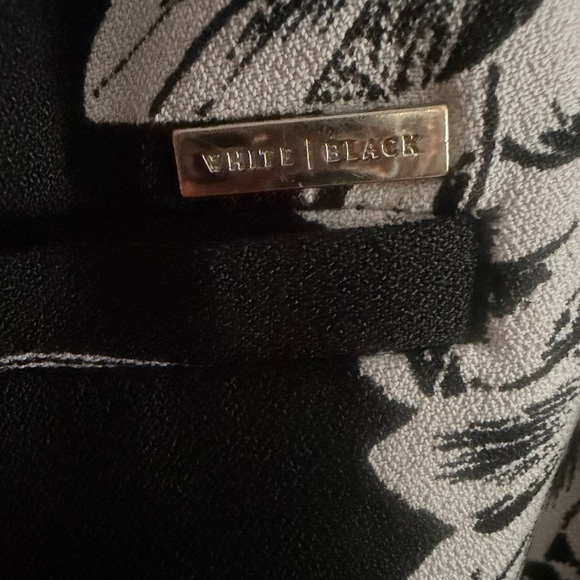 White House Black Market Black and Ivory Floral Tropical ankle pants size L - Picture 10 of 11